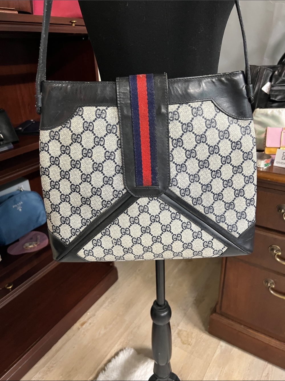 Gucci Sherryline Navy and Cream Shoulder Bag w/ COA - Picture 3 of 9